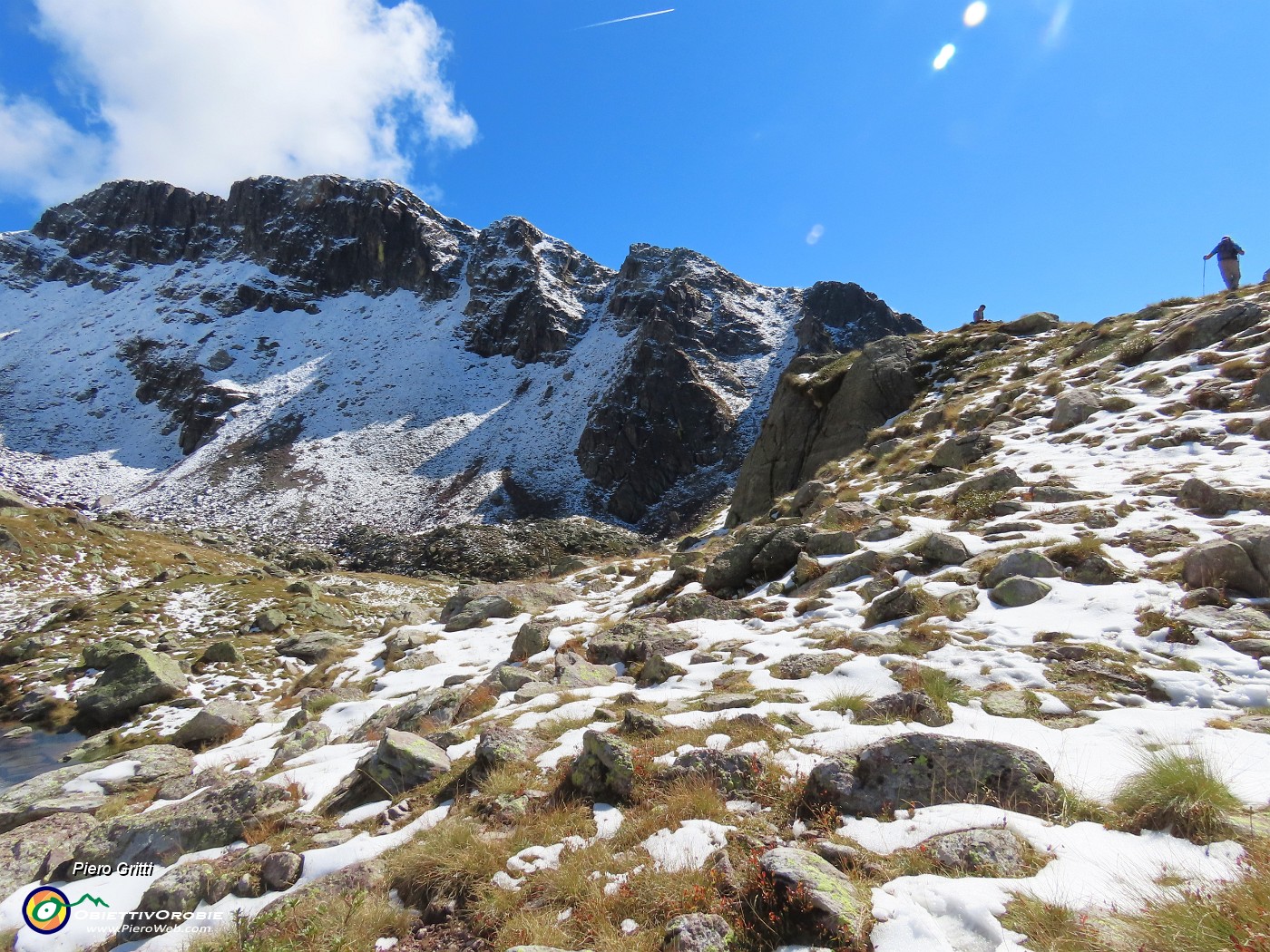 36 Saliamo sul cocuzzolo al sole per un buon pranzetto al sacco.JPG